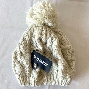 NEW Steve Madden Chunky Knot Fuzzy Pom Beret in Cream